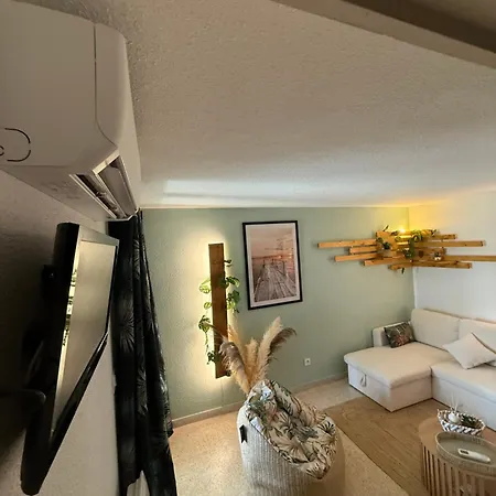 Apartment T2 Cosy A 200m De La Avec Parking Prive