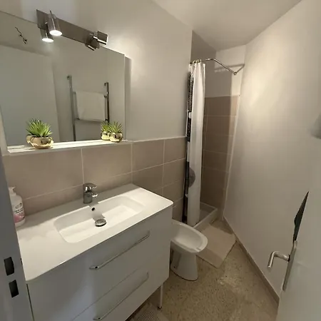 Appartement T2 Cosy A 200m De La Avec Parking Prive *